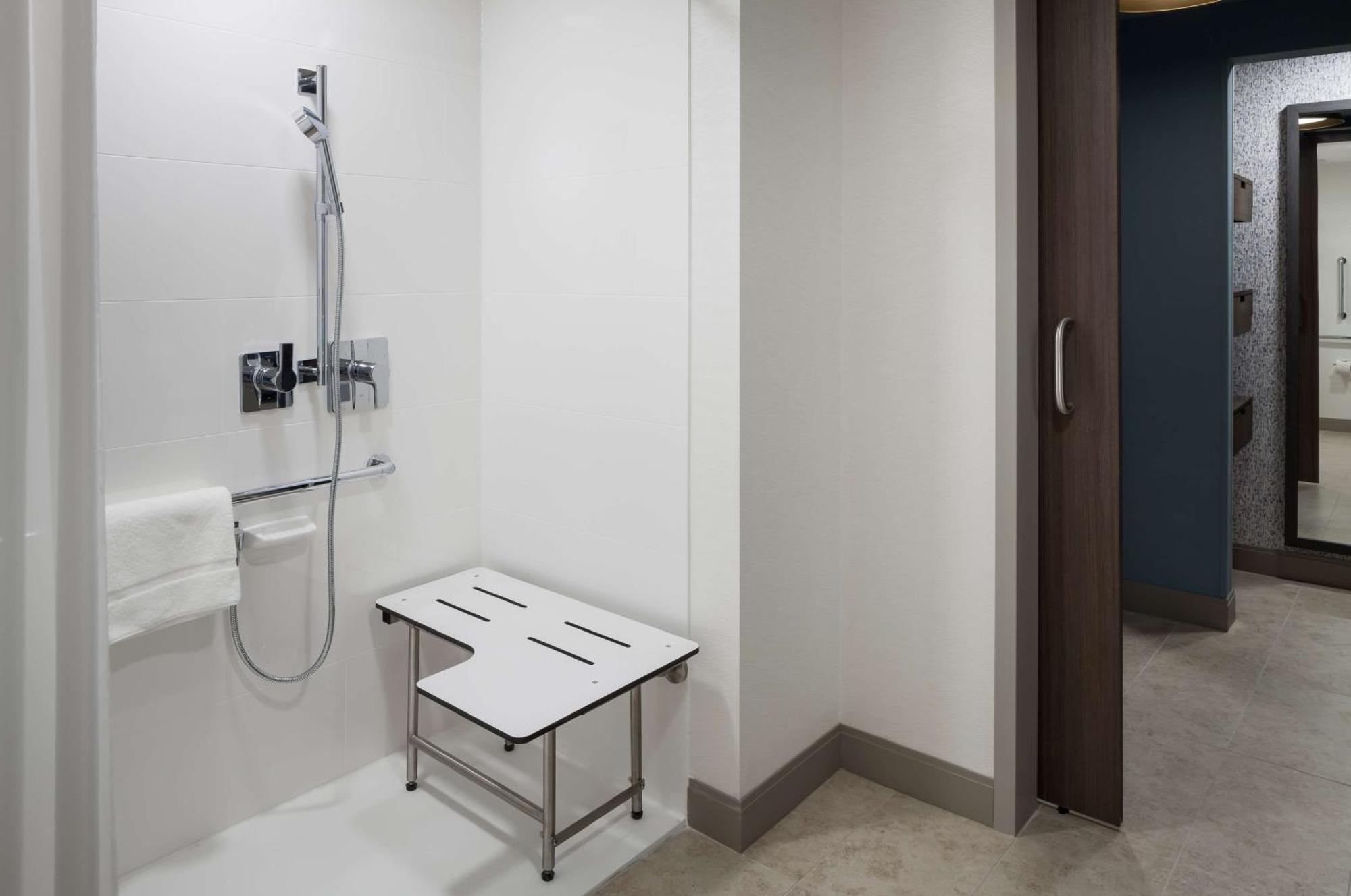 Queen Room with Two Queen Beds and Transfer Shower - Mobility Accessible
