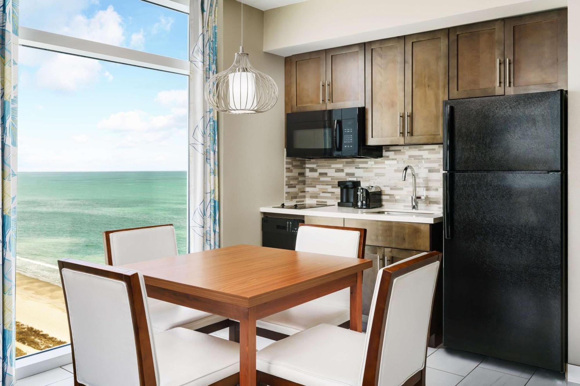 One-Bedroom King Suite - Non-Smoking
