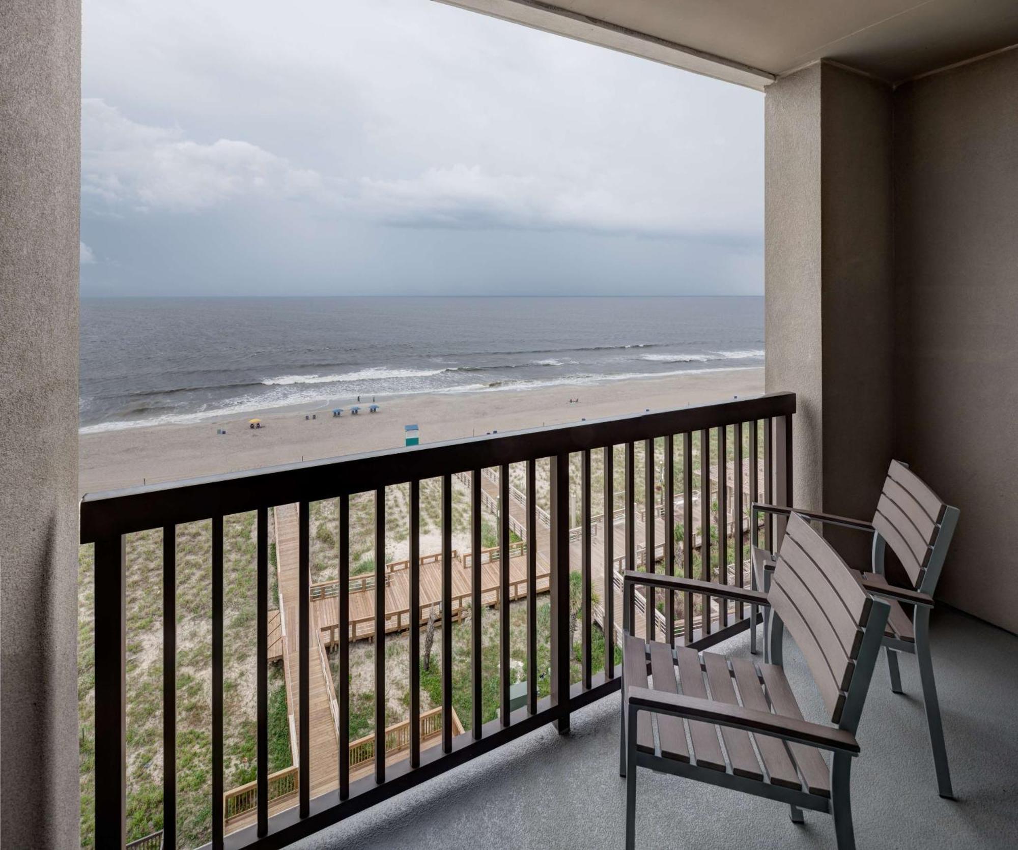 Queen Room with Balcony - Ocean Front/Hearing Accessible