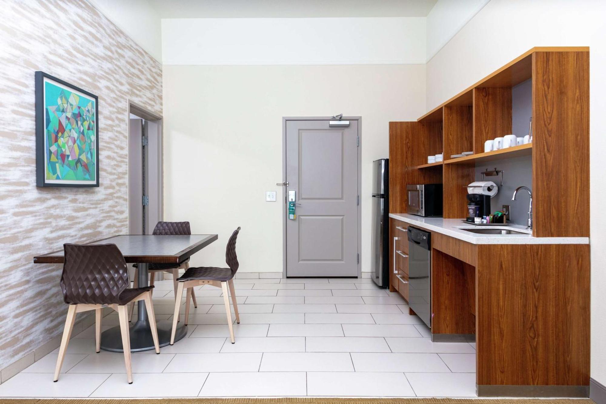 Queen Studio with Two Queen Beds - Disability Access/Non-Smoking