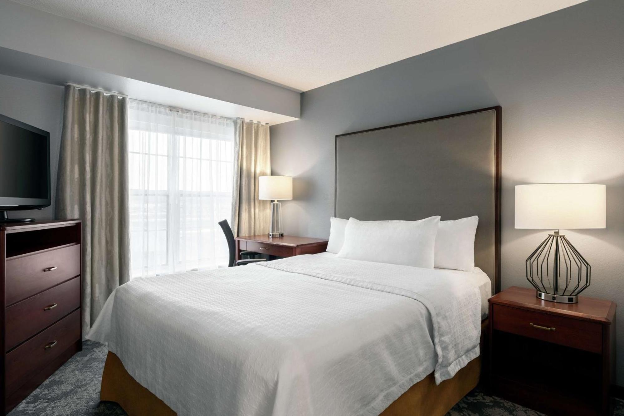 Two-Bedroom Queen Suite with Fireplace - Non-Smoking