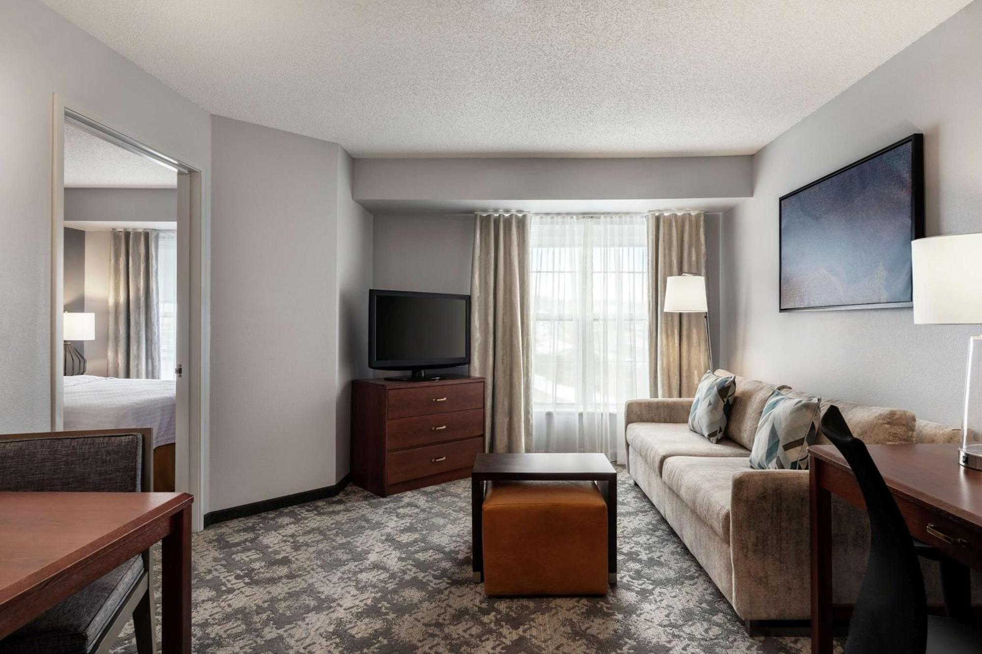 One-Bedroom Queen Suite - Non-Smoking