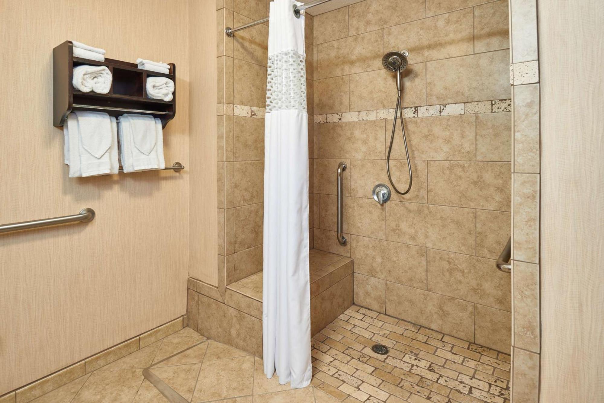 King Room with Roll-In Shower - Mobility and Hearing Access/Non-Smoking
