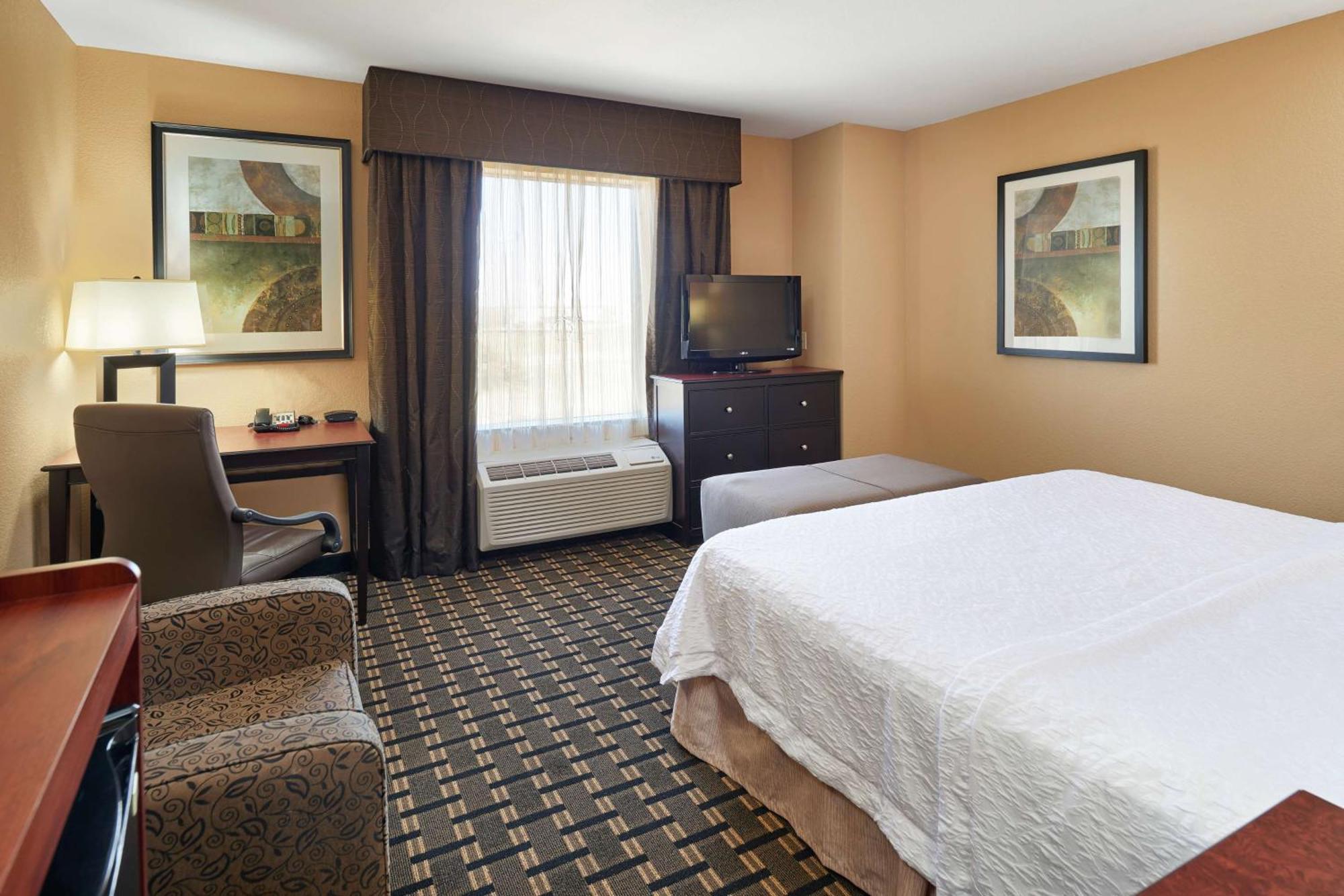King Room with King Bed - Non-Smoking