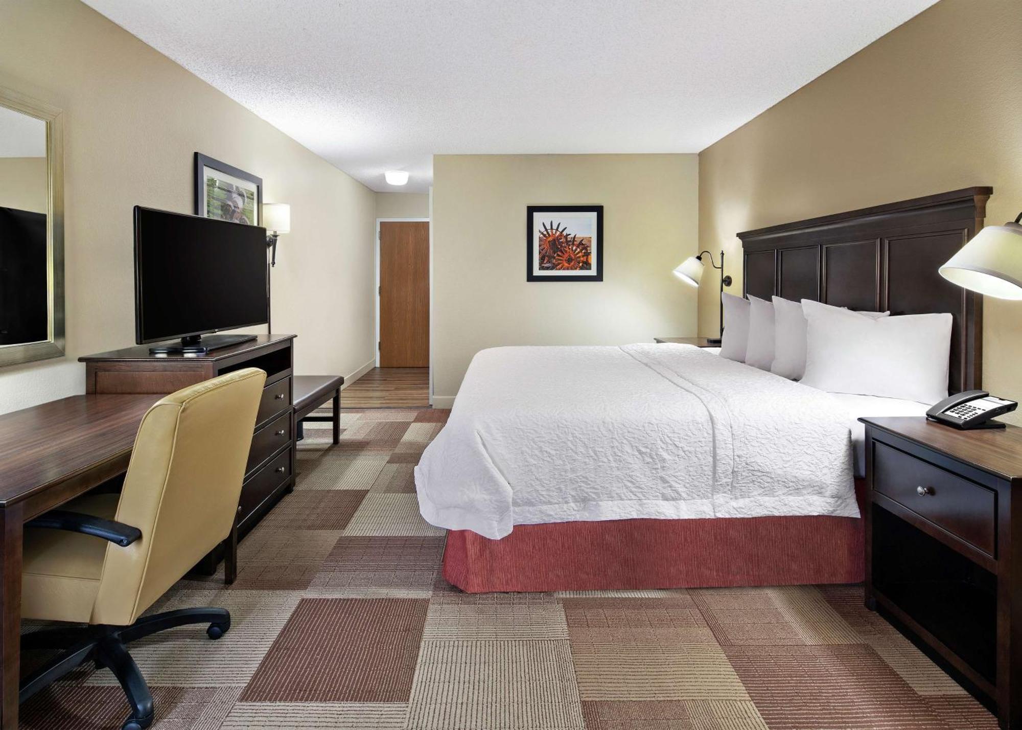 King Room with King Bed - Non-Smoking