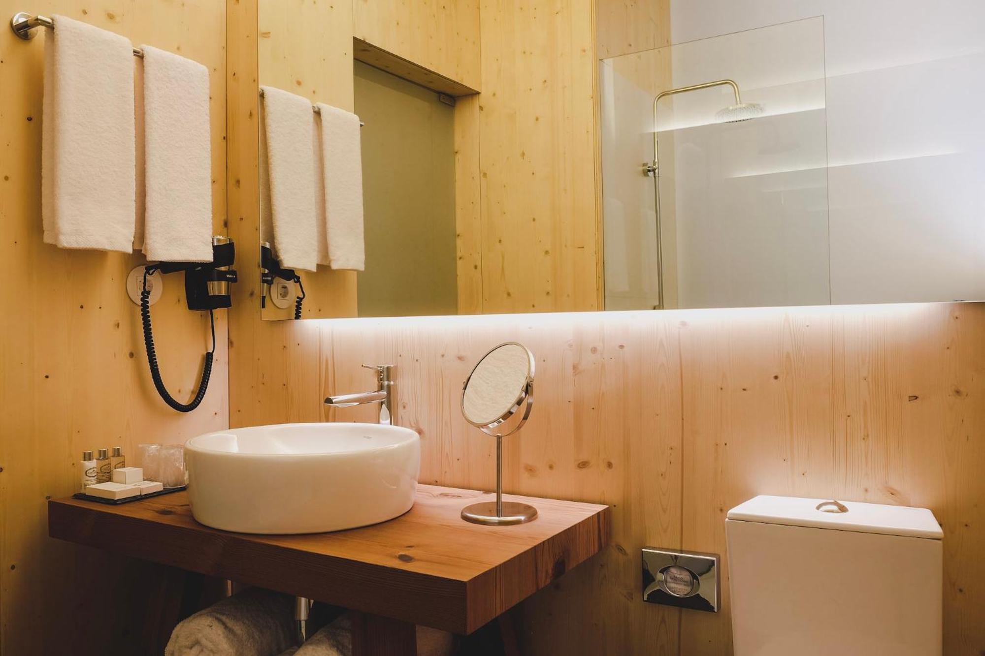 Standard Double or Twin Room with Stand Up Paddle,1329040169:JPEG