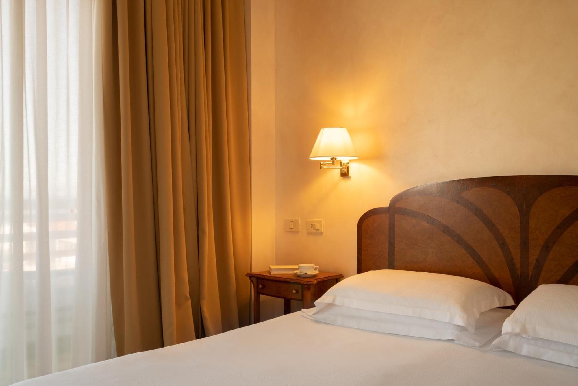 Standard Junior Suite,1553015524:JPEG
