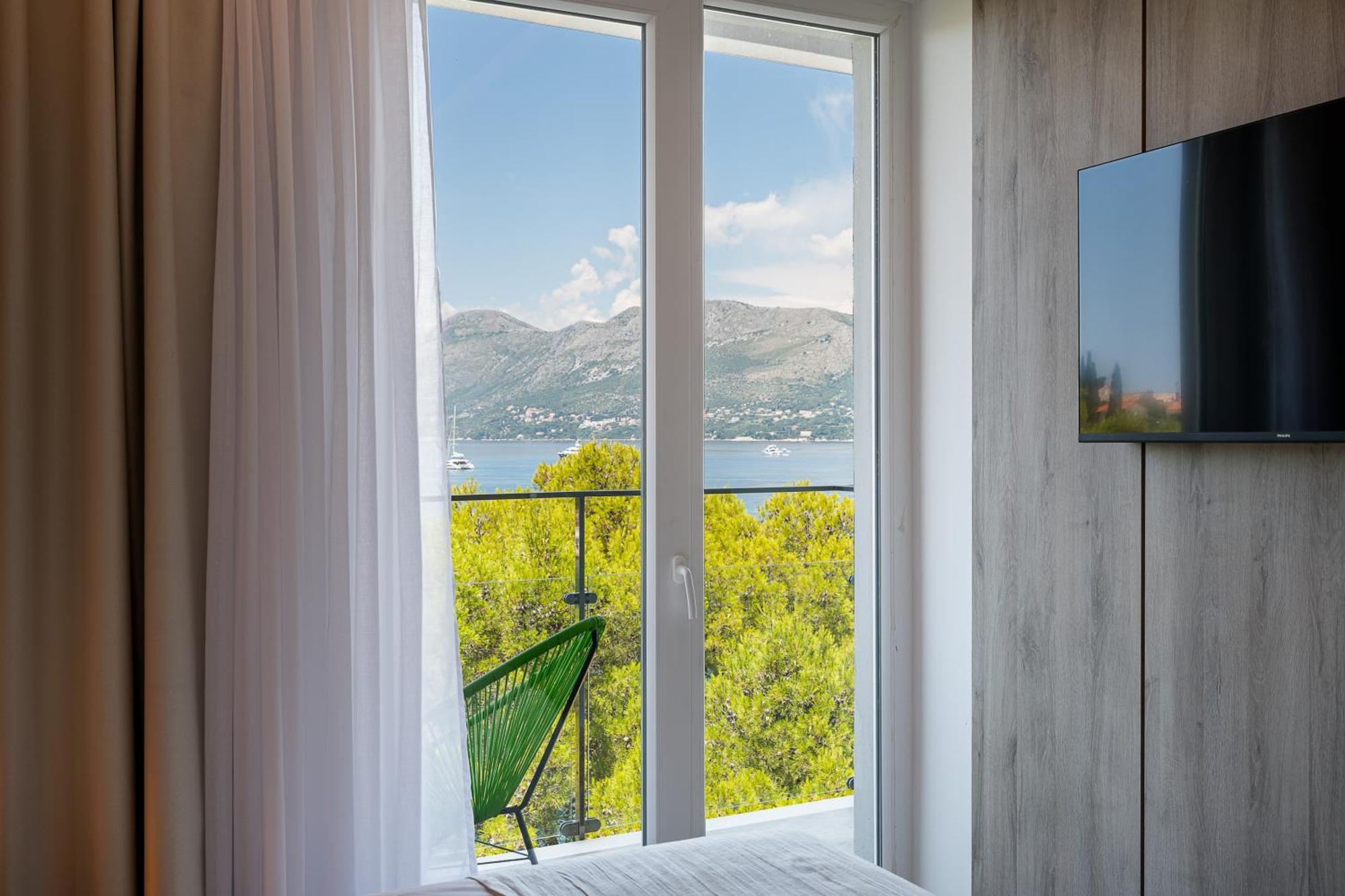 Classic Zimmer mit Balkon und eingeschränktem Meerblick