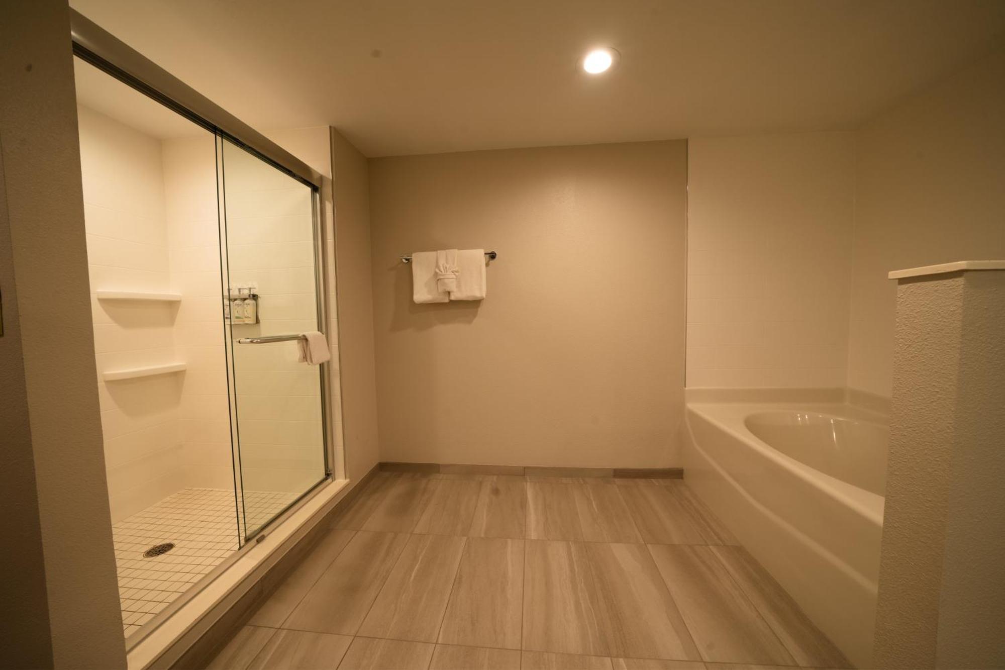 Suite with Two Beds - Non-Smoking