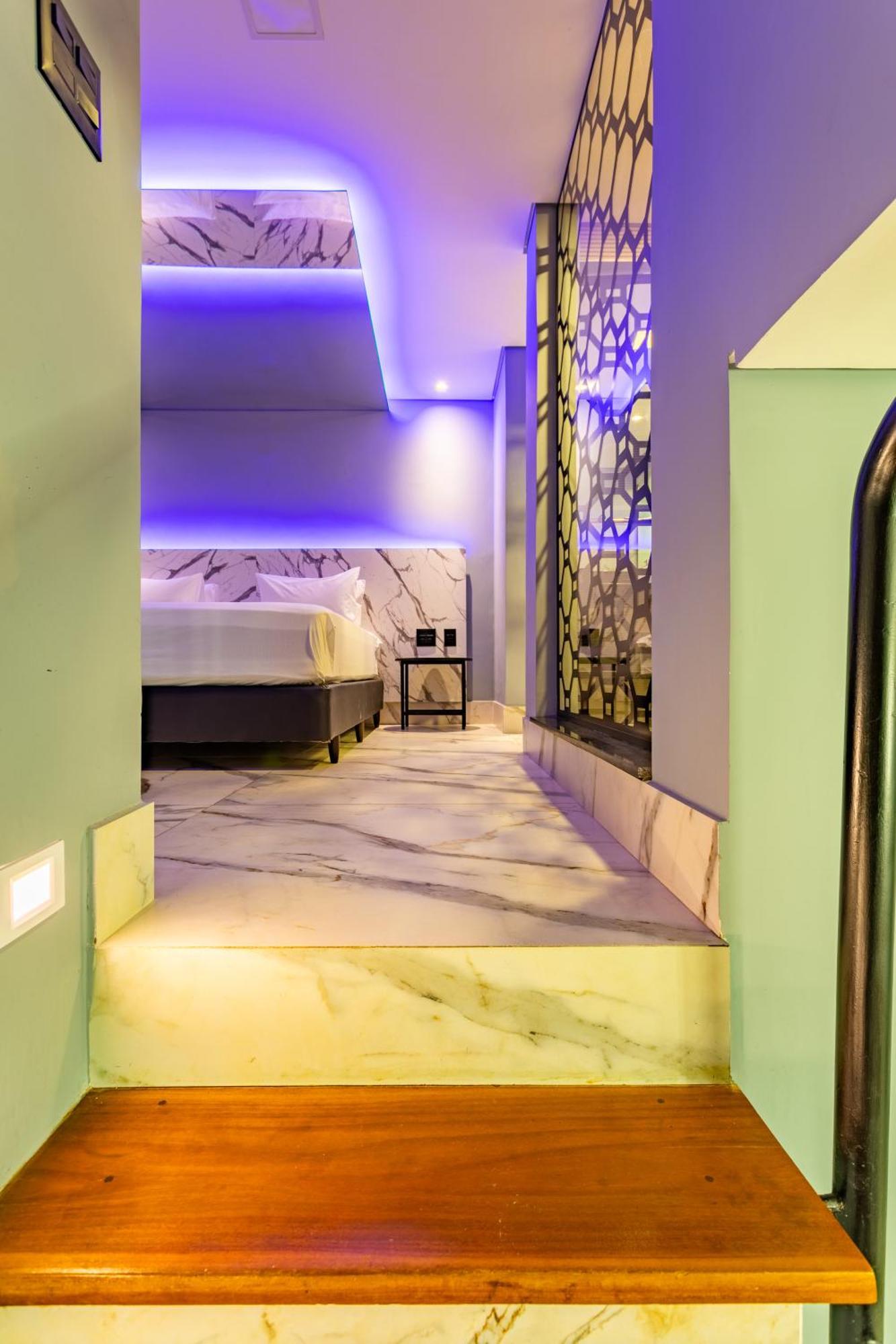 Deluxe Double Room Bath,1553376673:JPEG