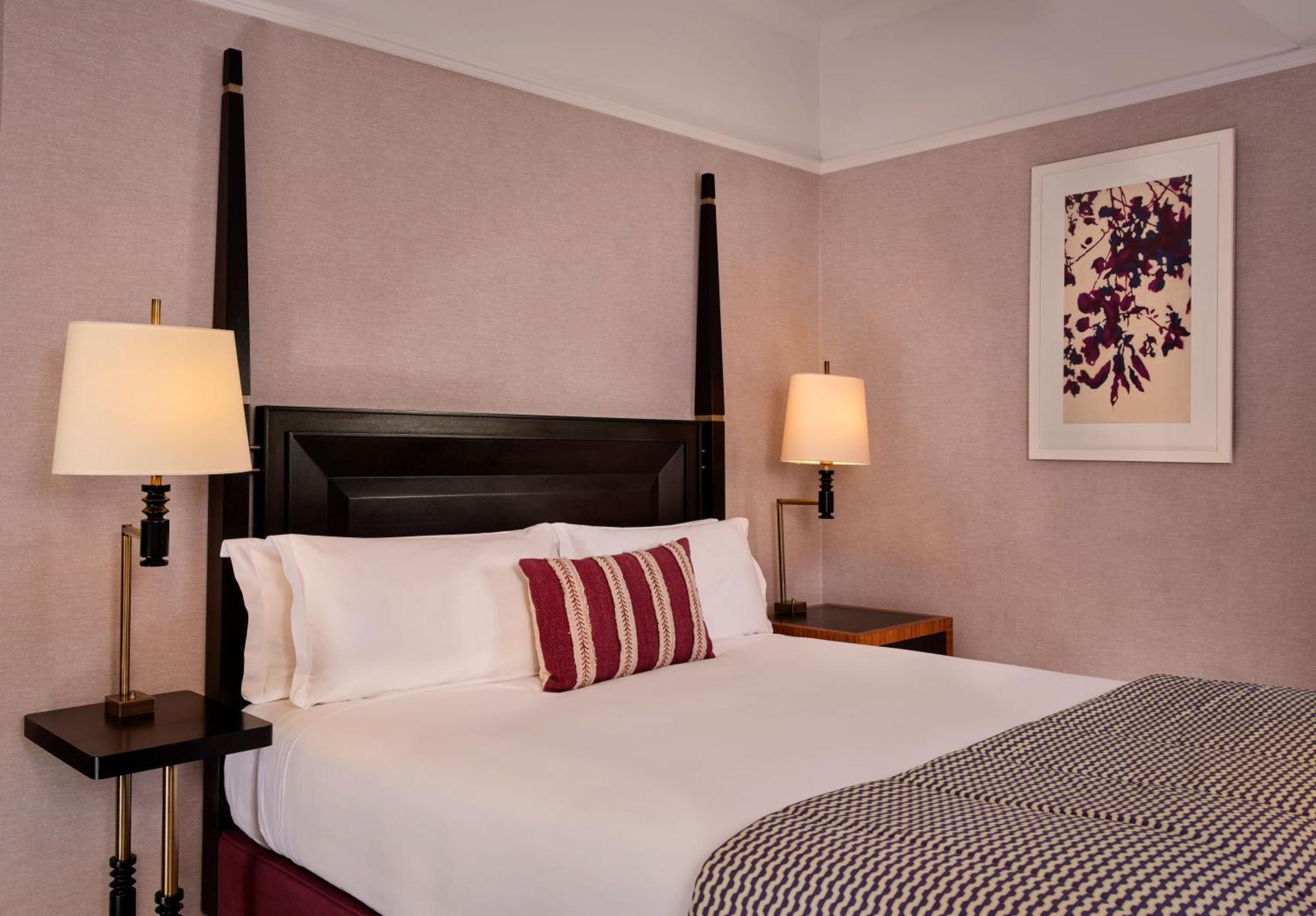 Deluxe Guest room 1 King,1643159141:JPEG
