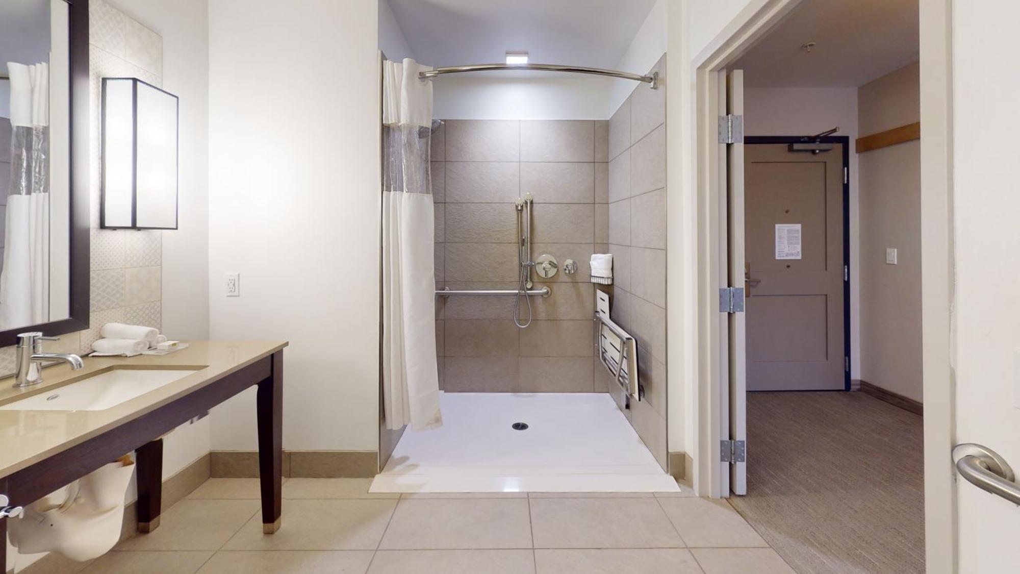 King Studio Suite Roll Shower Mobility or Hearing Access,1557097306:JPEG