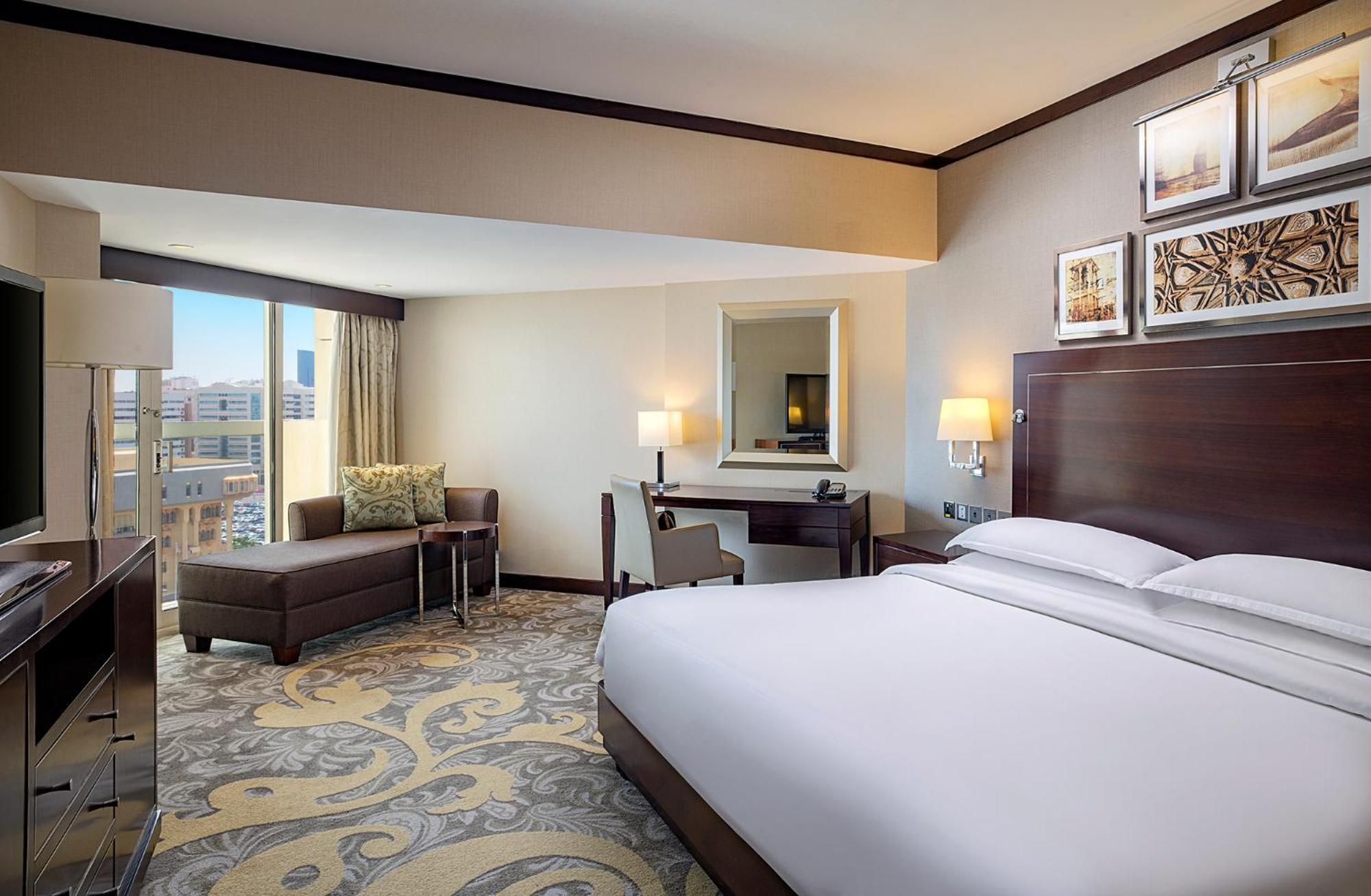 Deluxe Zimmer mit 1 Kingsize-Bett und Stadtblick