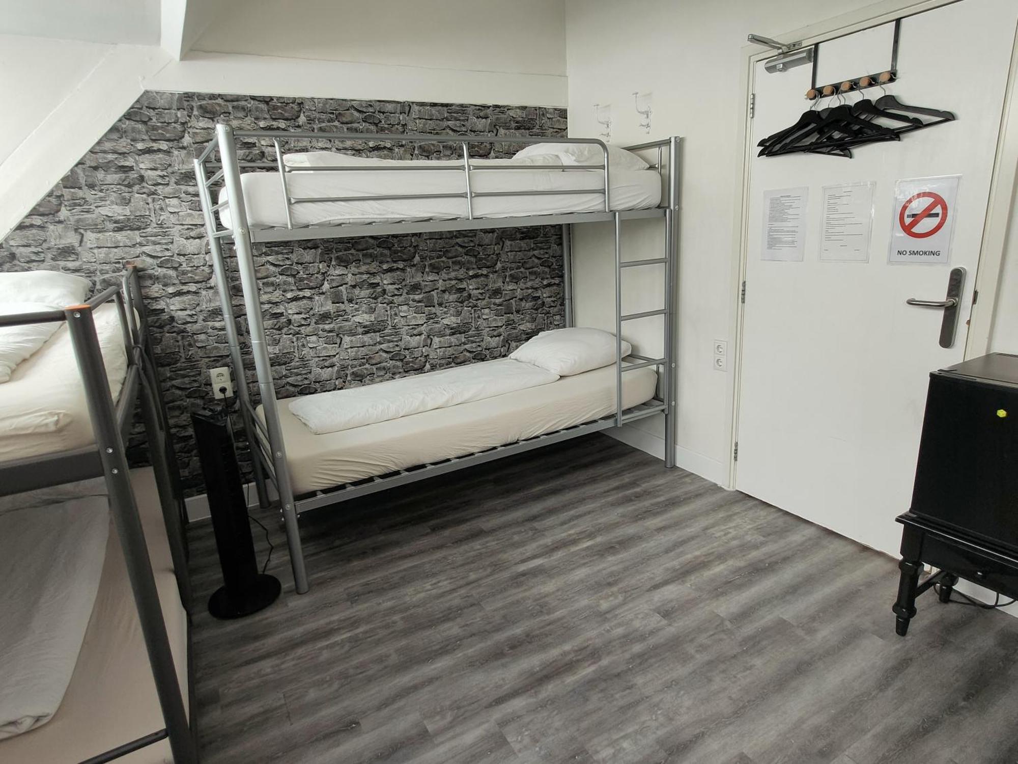 Bed 8-Bed Mixed Dormitory Room,1556257087:JPEG