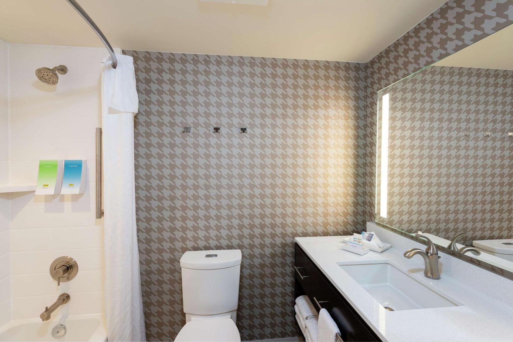 King Studio Suite - Mobility Access/Non-Smoking