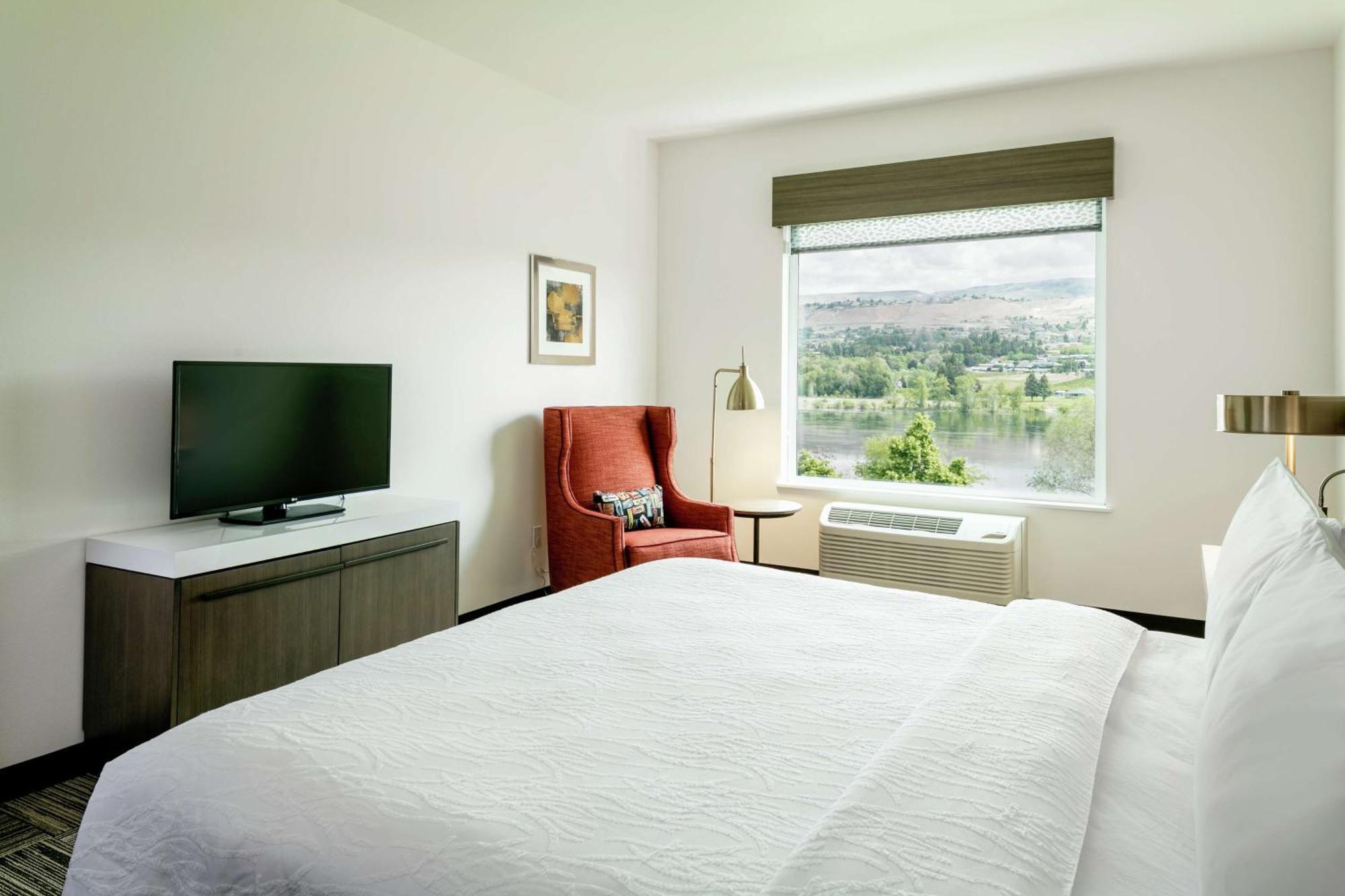 One-Bedroom King Suite