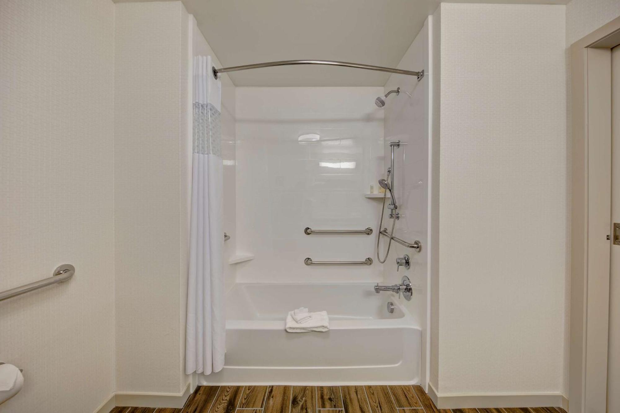 Queen Room with Two Queen Beds - Mobility Access/Non-Smoking
