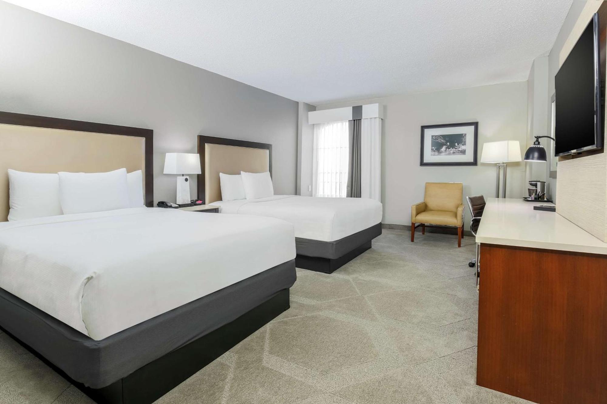 Queen Room with Two Queen Beds and City View - Non-Smoking