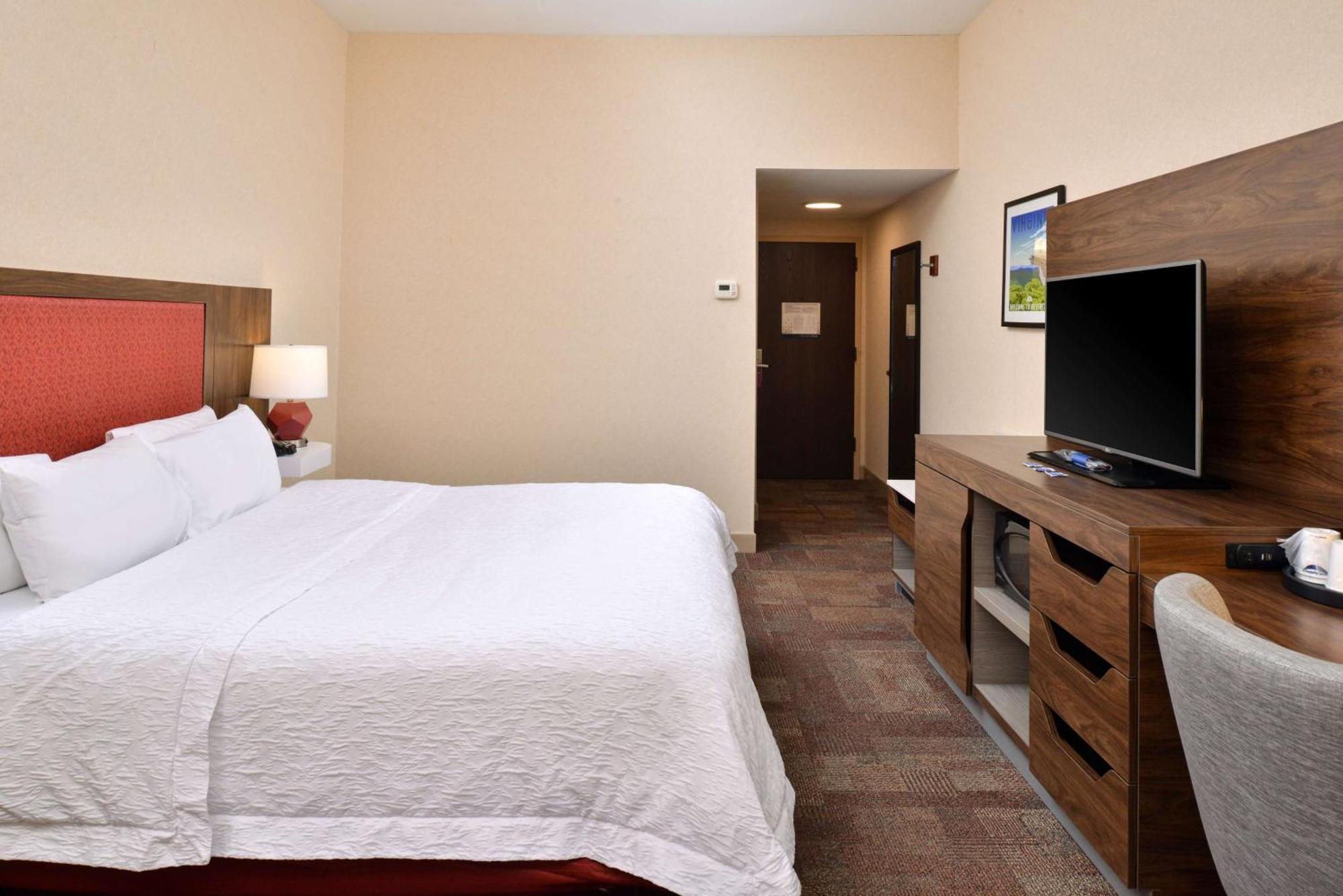 King Room with Sofa Bed - Non-Smoking