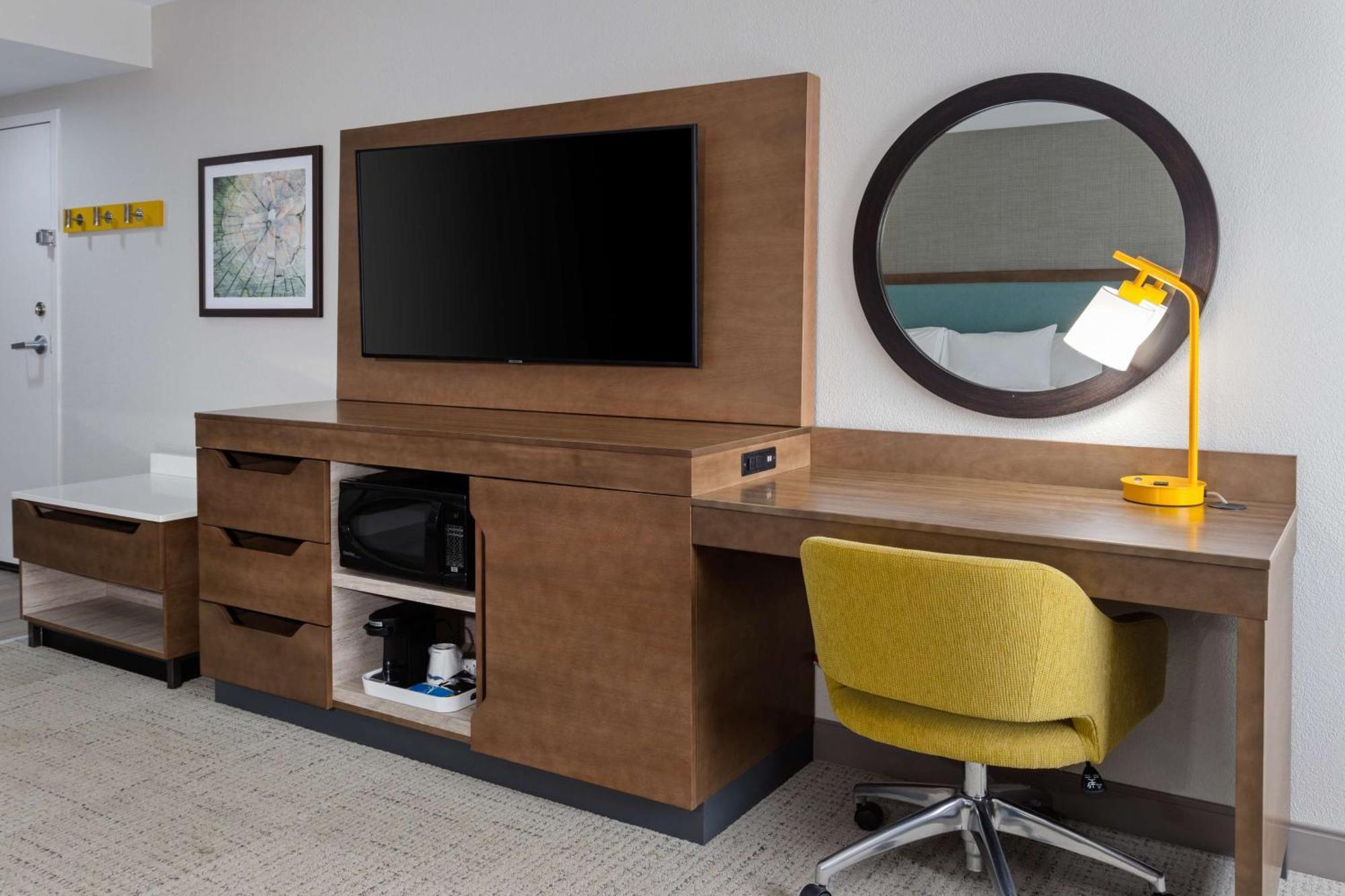 King Room with Wet Bar