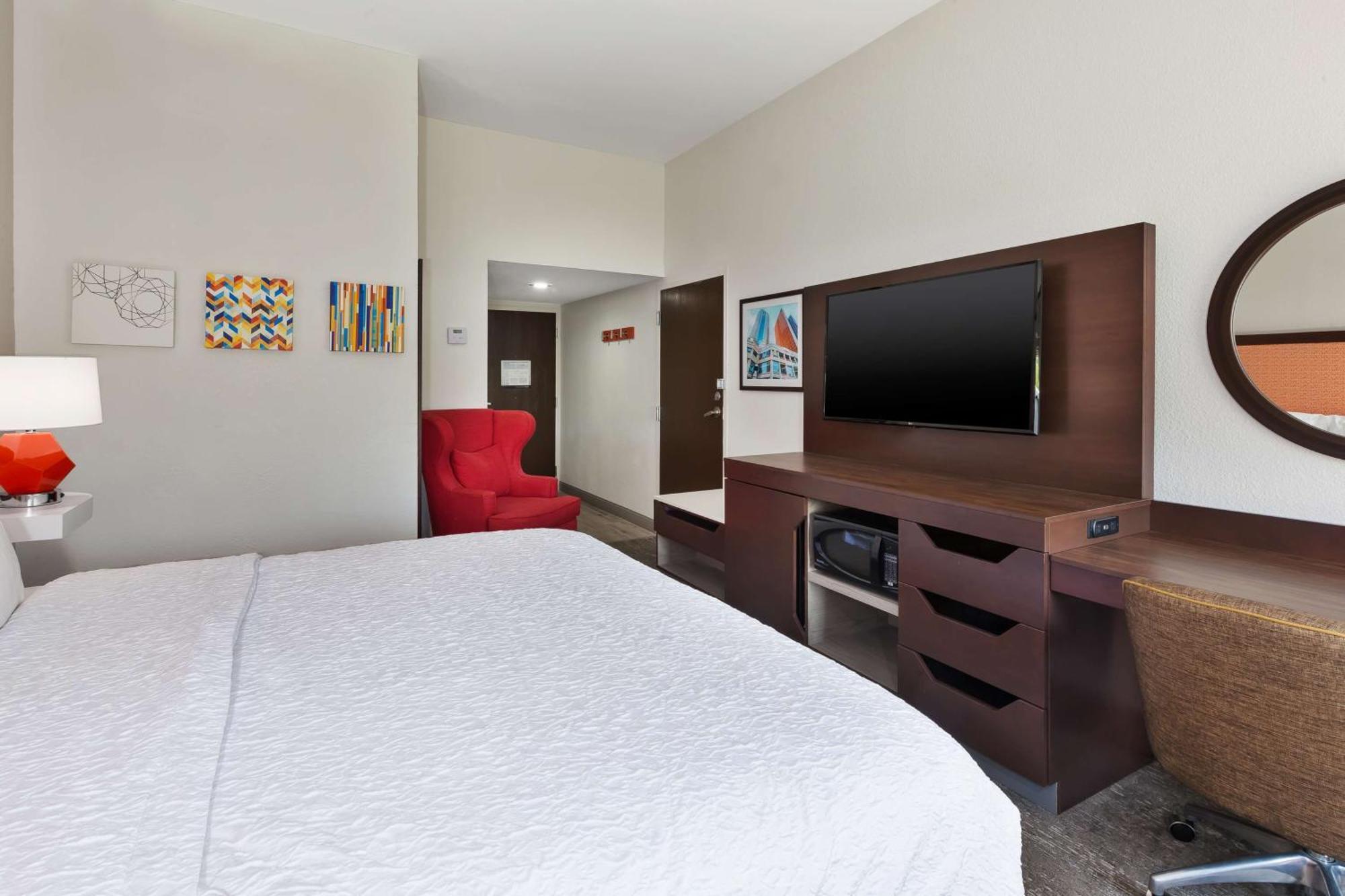 King Room with Accessible Tub - Mobility and Hearing Access/Non-Smoking