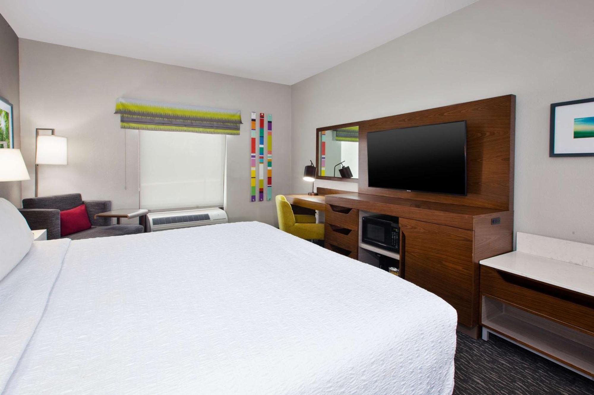 King Room with Roll-In Shower - Mobility and Hearing Access/Non-Smoking