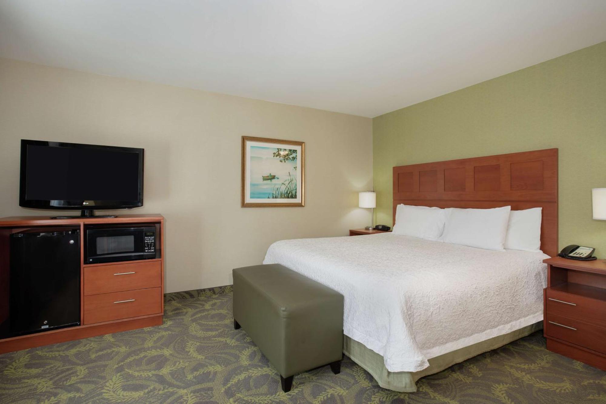 King Room with King Bed - Non-Smoking