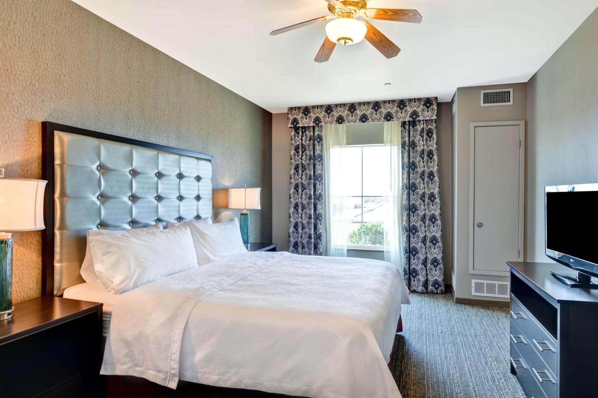 One-Bedroom King Suite - Non-Smoking