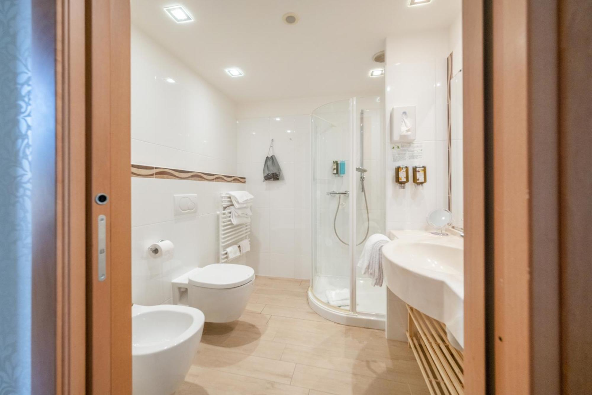 Deluxe Doppelzimmer mit Balkon und Seeblick