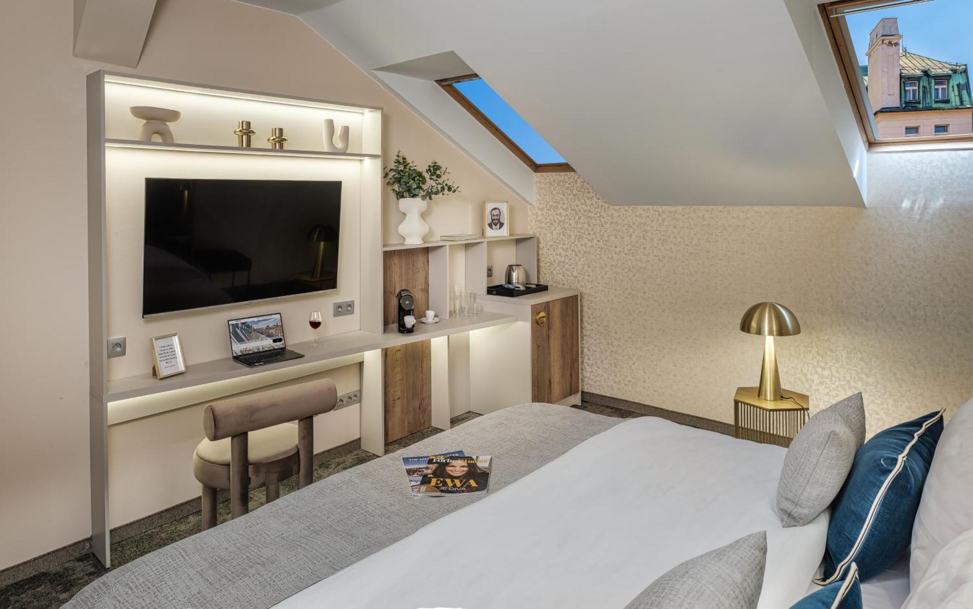 Deluxe Attic Room