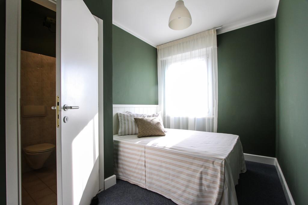Single Room,166518840:JPEG
