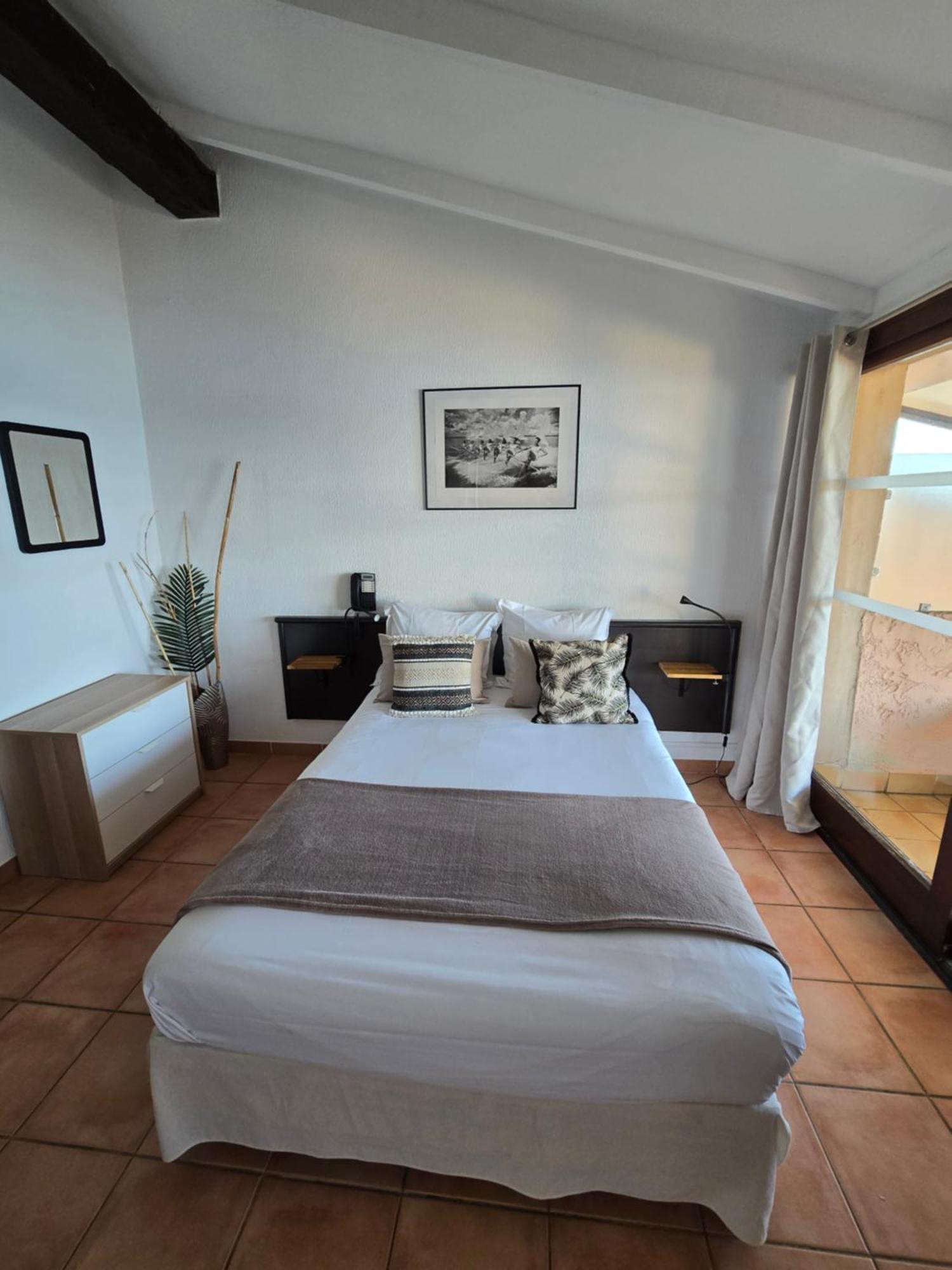 Triple Superior Room with Terrace and Sea View,1565151559:JPEG