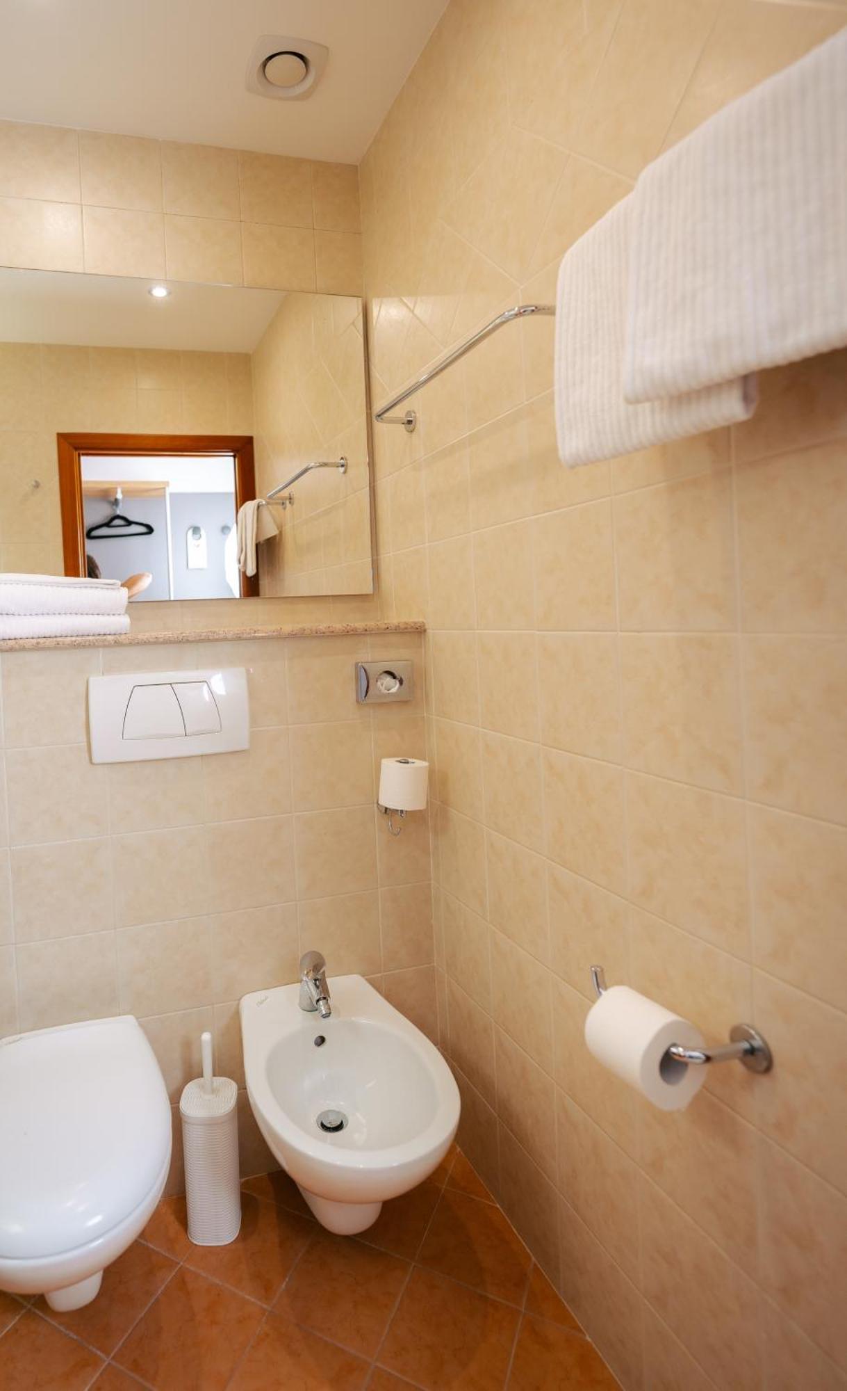 Standard Double or Twin Room,1565552884:JPEG