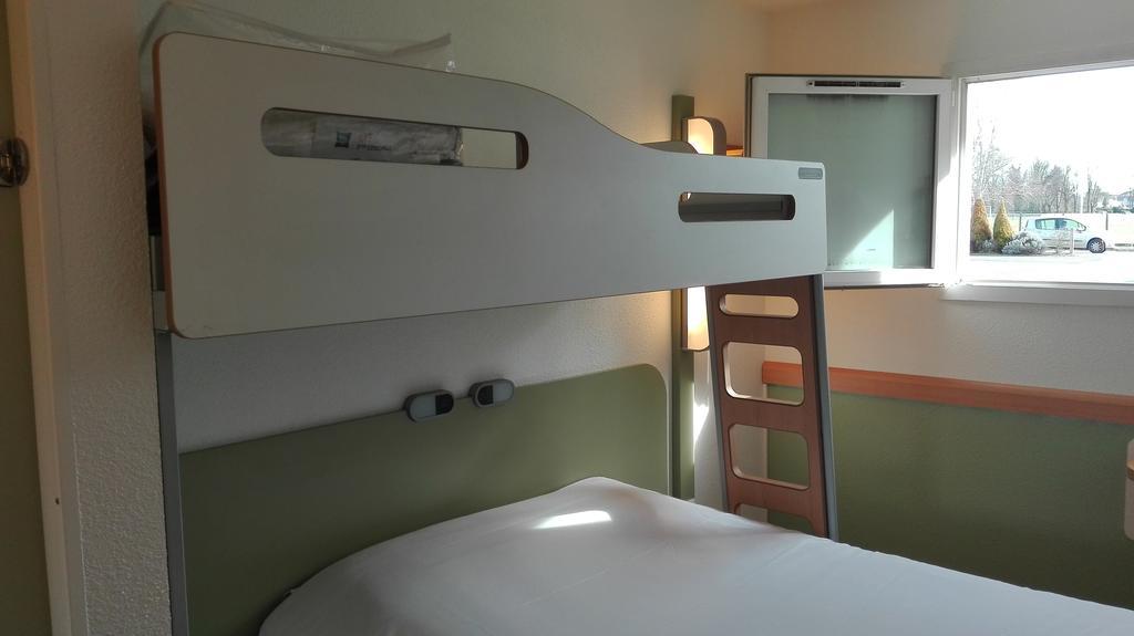 Chambre Triple avec 1 Lit Double et 1 Lit Superposé