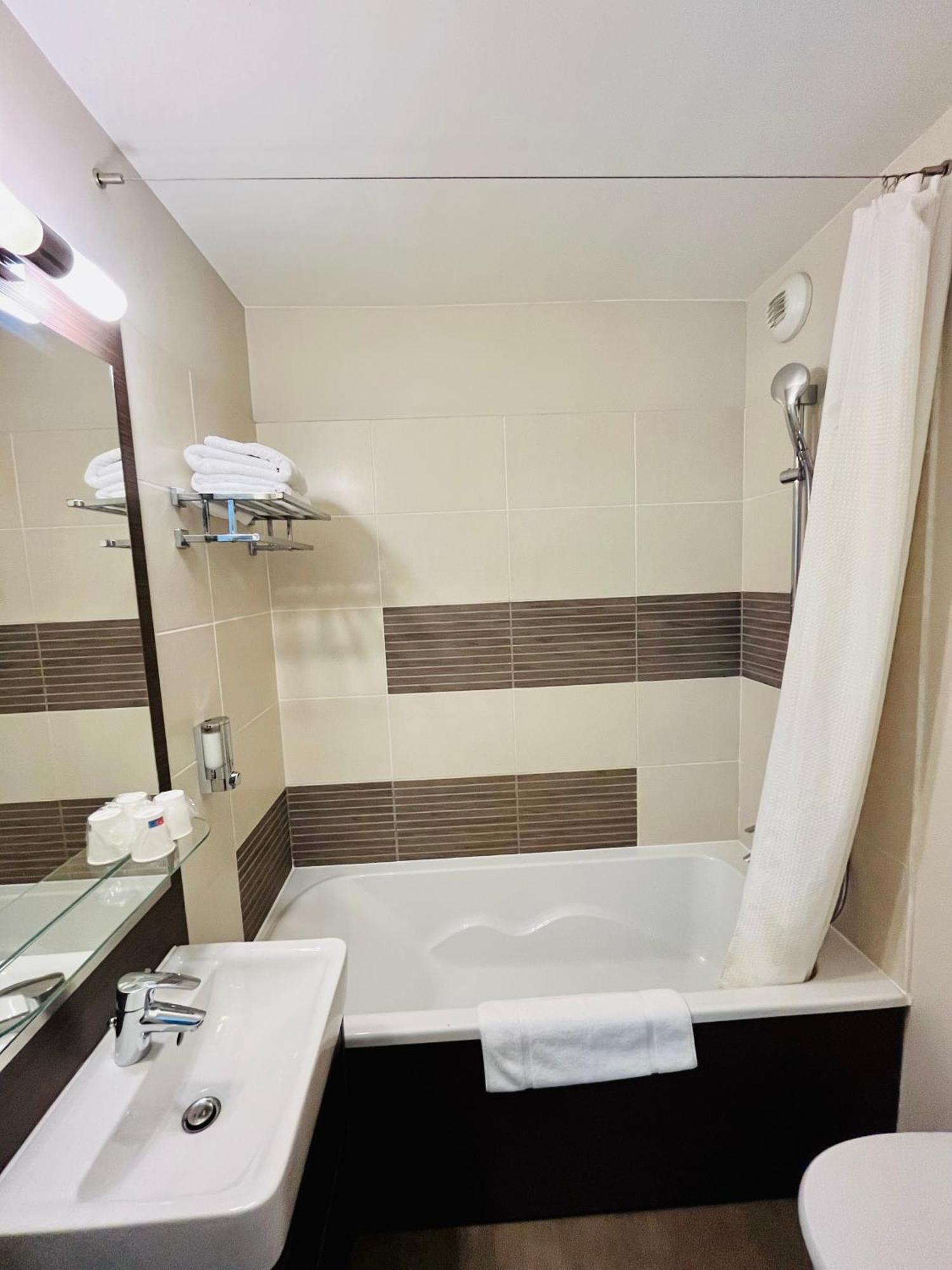 Suite Familiale 2 Chambres avec Terrasse et Cuisine (2 Adultes + 2 Enfants)