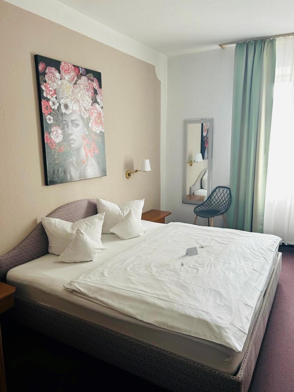 Small Double Room,1569447050:JPEG