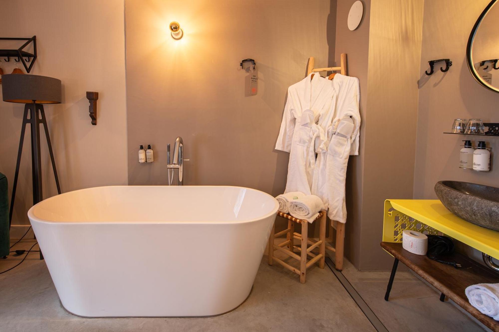 Romantic Double Room,1569253196:JPEG