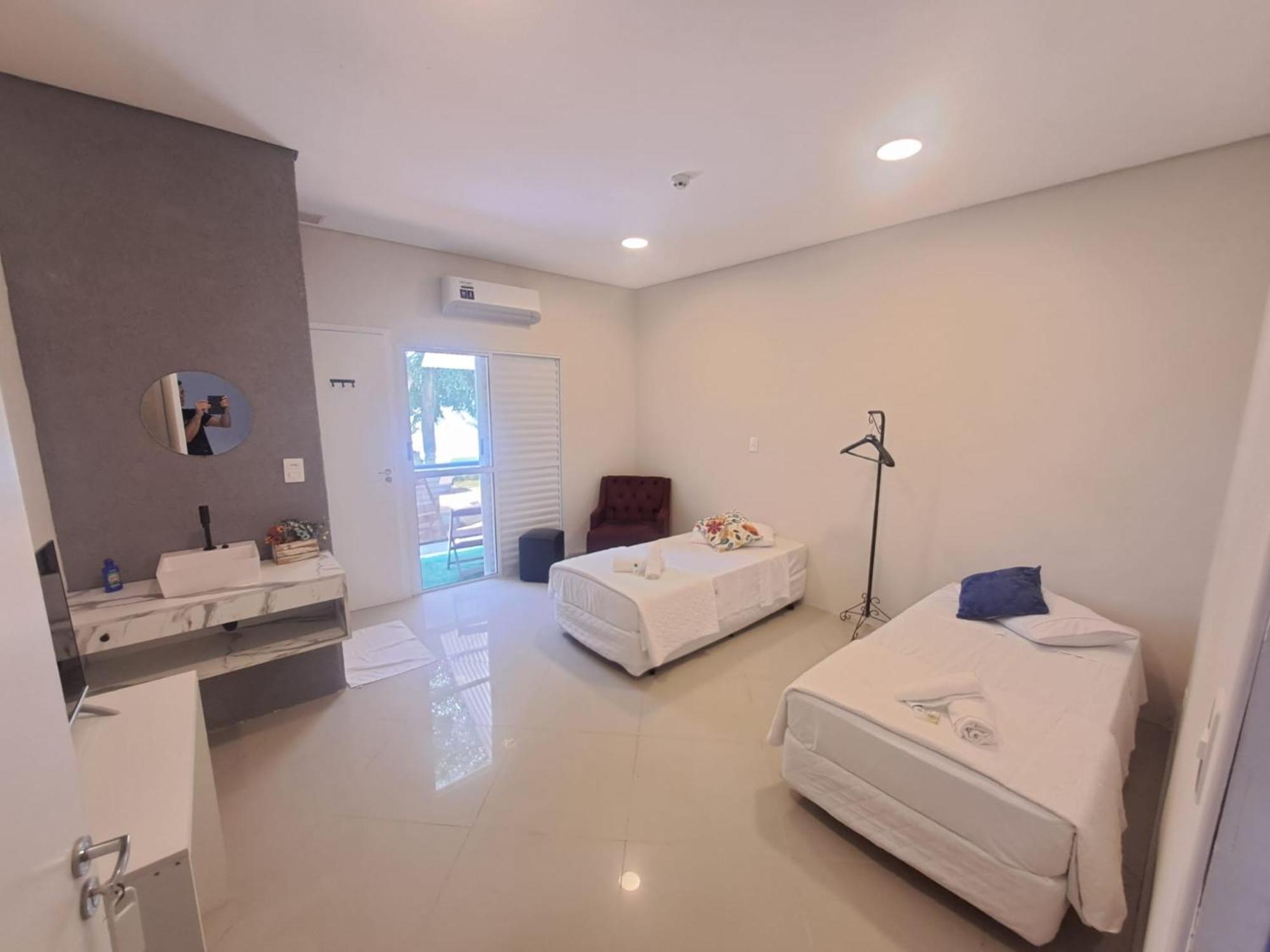 Quarto Triplo com Varanda
