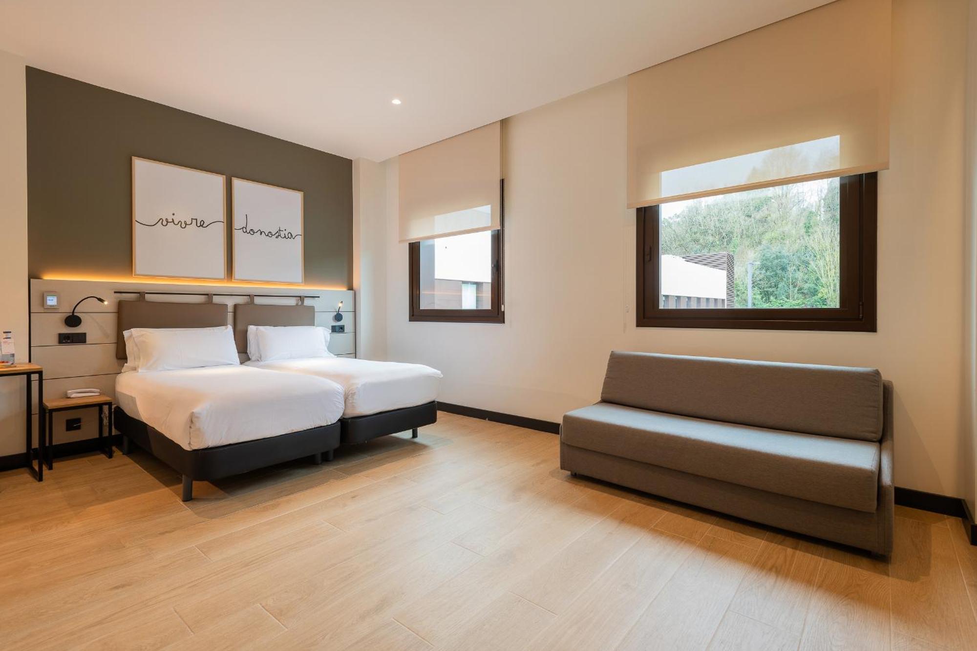 Deluxe Quadruple Room,1571545937:JPEG