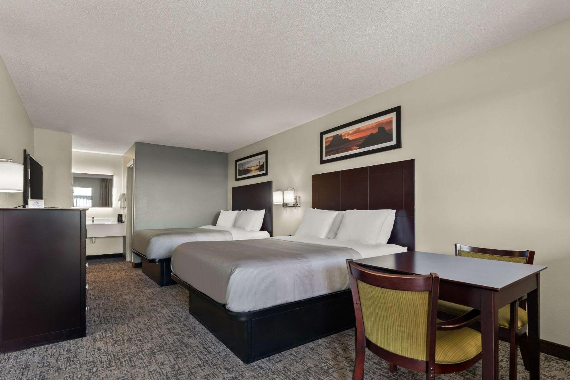 Queen Room with Two Queen Beds - Non-Smoking