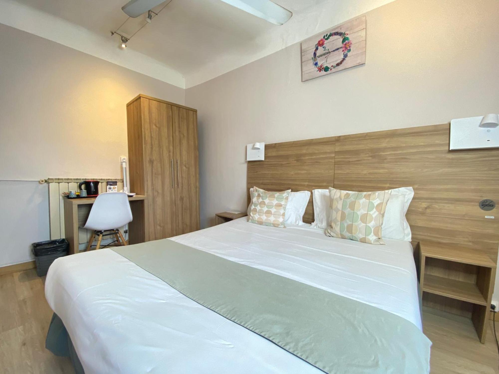 Comfort Double Room with Air Conditioning,709484758:JPEG