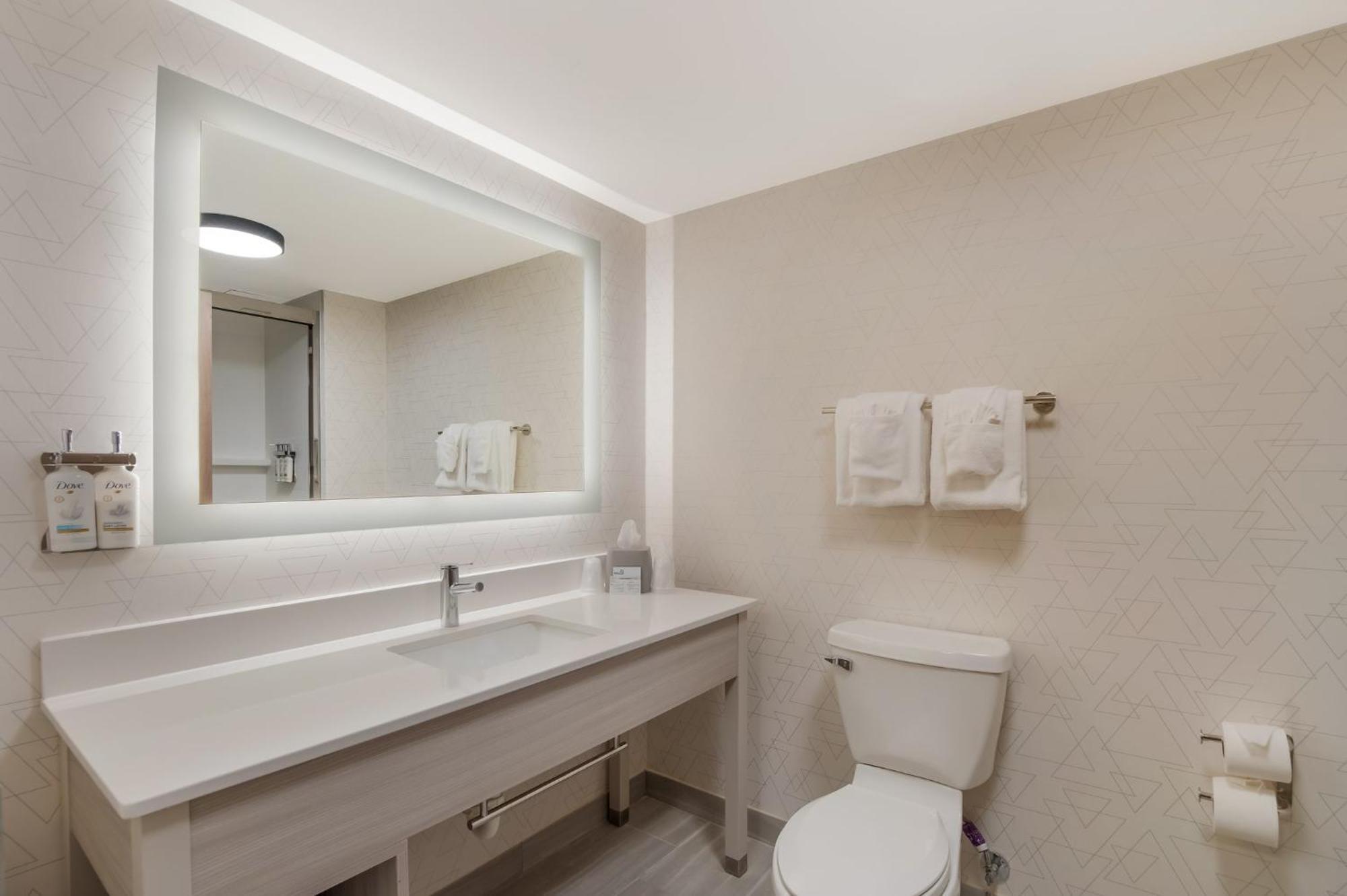 Executive Suite - Non-Smoking