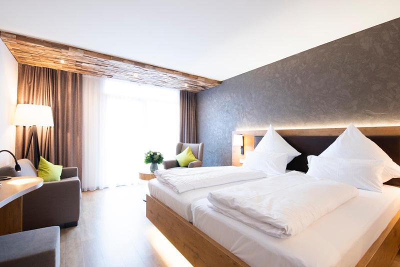 Double Room with Lake View,1576845119:JPEG