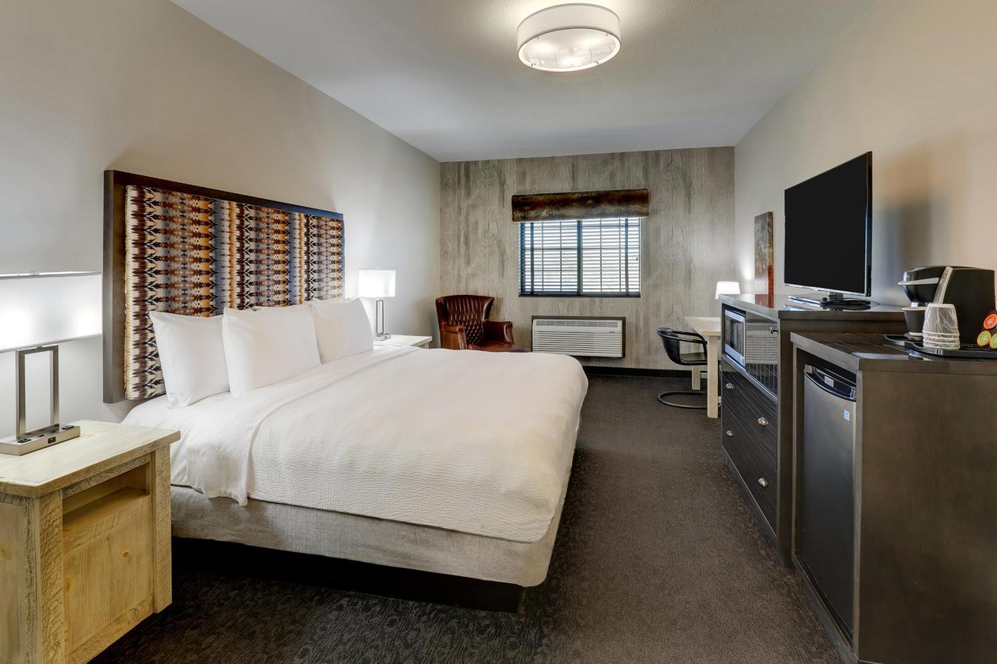 Deluxe King Room