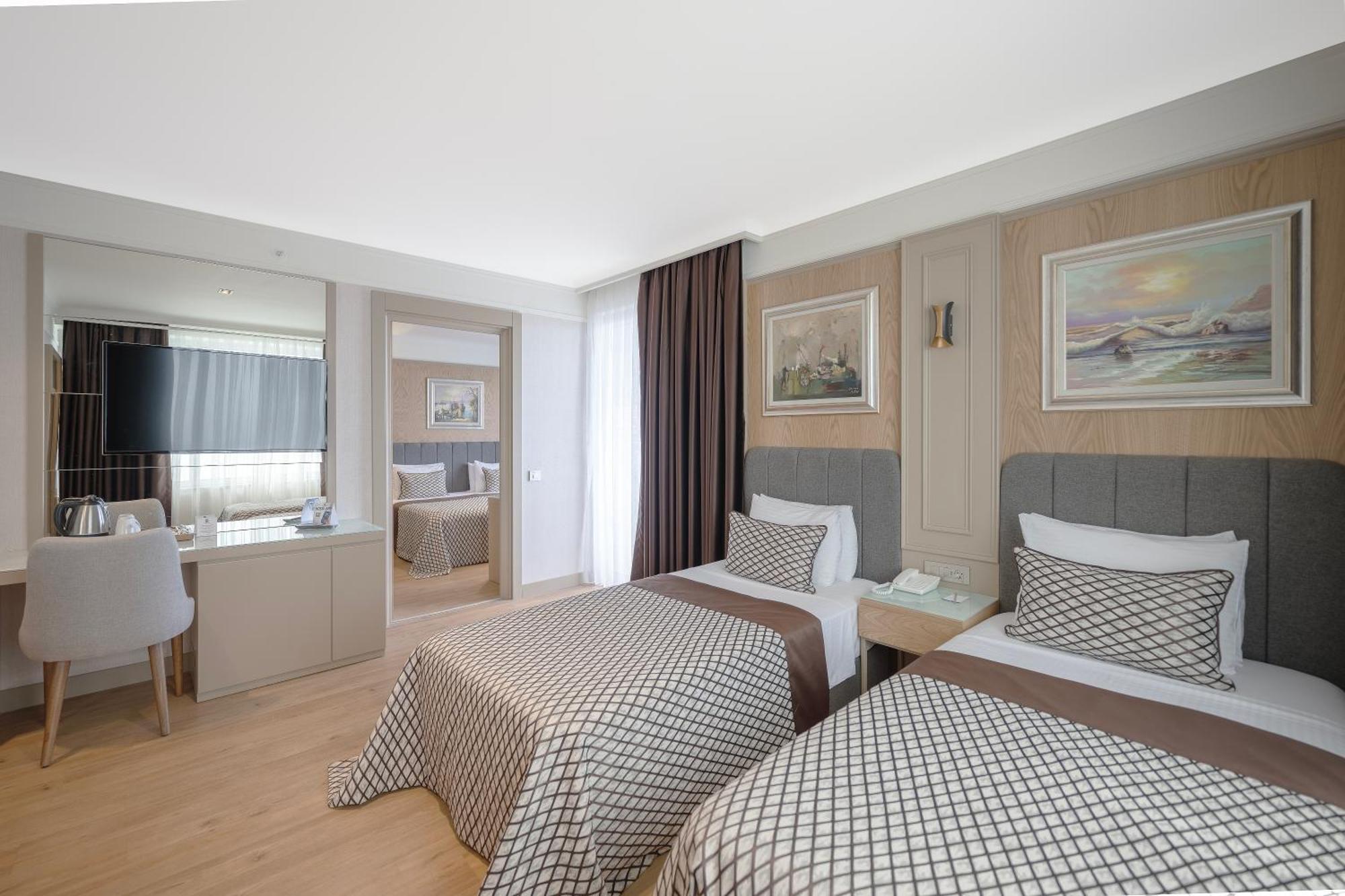 Family Room,1588047995:JPEG