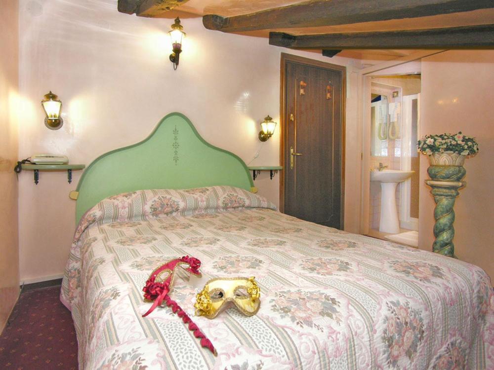 Small Single Room - Attic,266455049:JPEG