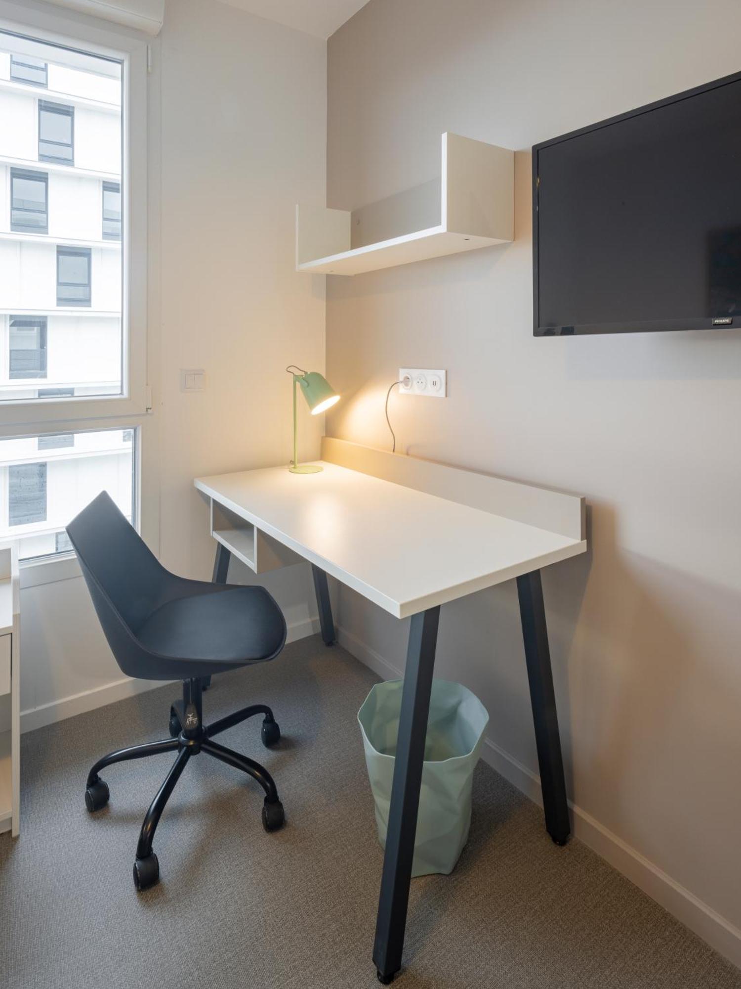 Studio Économique avec Lit Double