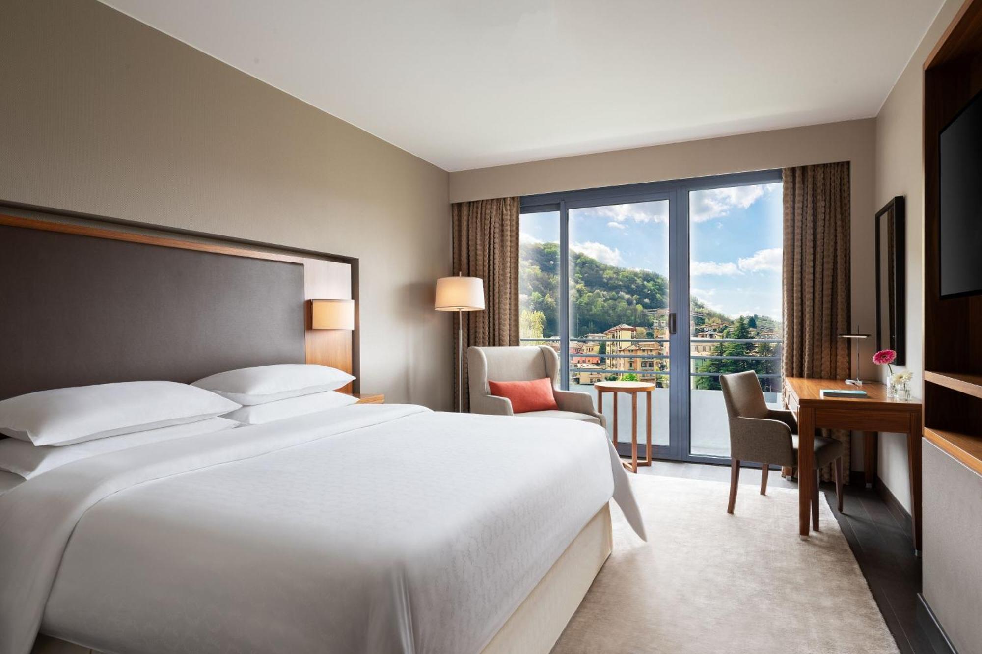 Deluxe King Room with Pool View,1554171148:JPEG