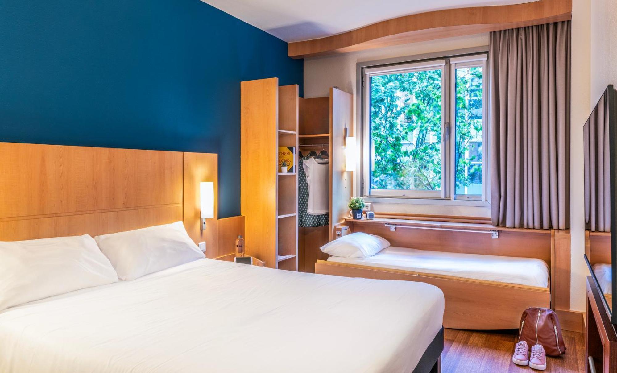 Quarto Duplo com Cama Extra