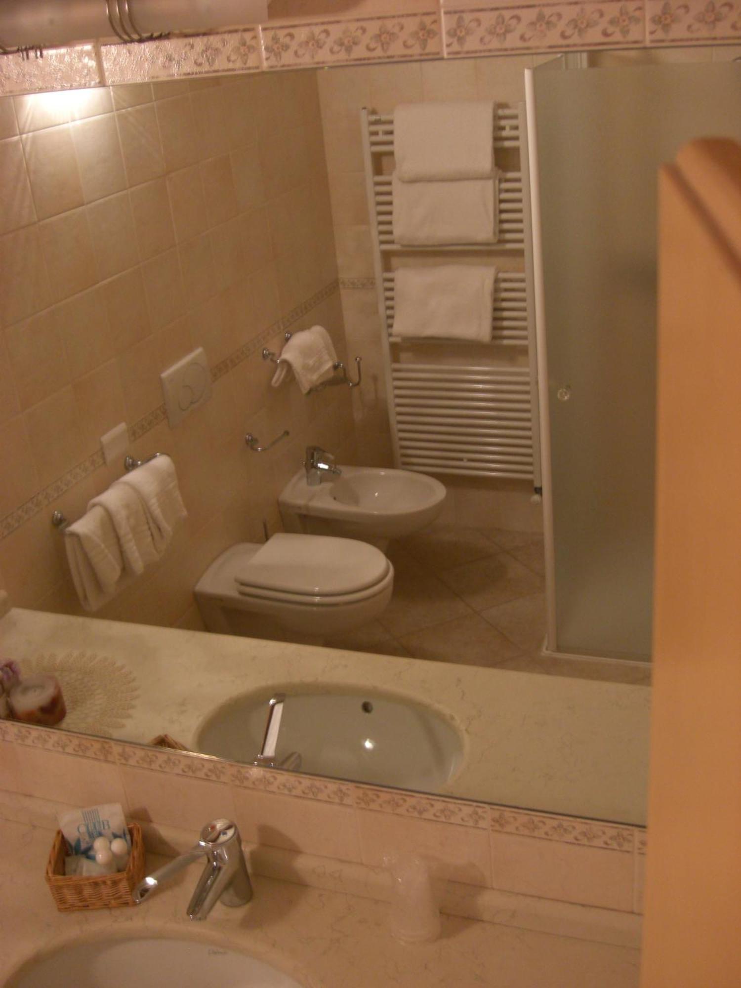 Superior Double or Twin Room,799226643:JPEG